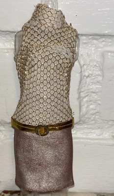 Vestido metálico dorado raro difícil de encontrar Barbie INTRIGUE #1470 vintage años 60 Foto 1 de 4