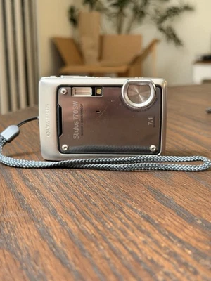 Cámara digital Olympus Stylus 770 SW 7,1 MP - plateada PROBADA FUNCIONA Foto 1 de 4