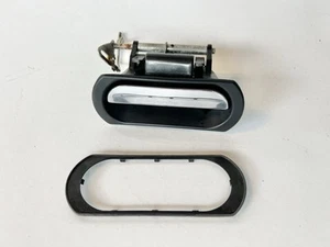 80-87 Jaguar XJ6 Serie3 Exterior RIGHT  Rear Door Handle Seal Bracket OEM TESTED - Bild 1 von 4