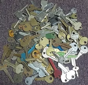 2 Pfund Posten verschiedene Haus & Auto geschnitten Schlüssel für Kunst & Handwerk Projekte Hobby Zum Selbermachen L1 - Bild 1 von 4