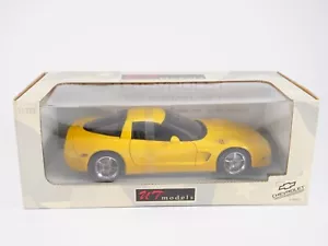 UT models 21101 Chevrolet Corvette Coupe 2000 Millennium Yellow - Imagen 1 de 10