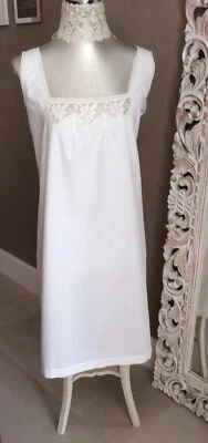 Linge ancien robe chemise de nuit ancienne  dentelle  Coton Brodée  main " MJ"  - Photo 1/4