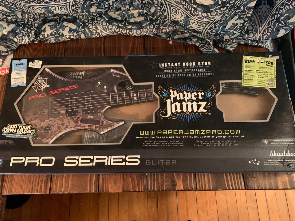 WowWee PAPER JAMZ Pro Series Guitar #6288 2010 Warlock Style Tested Working - Image 1 of 1