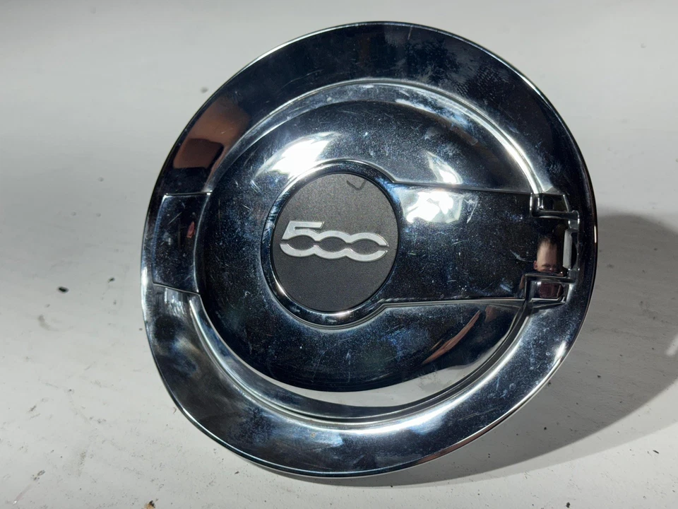 Placa de llenado de combustible Fiat 500 2012-17 Mopar gasolina 82212507 usado Foto 1 de 4