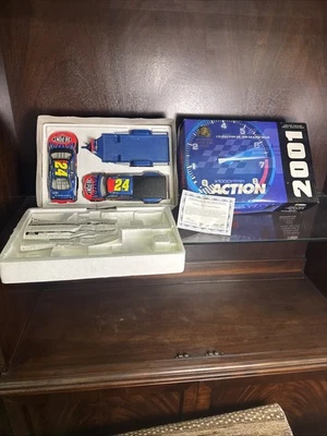Action Racing Jeff Gordon 24 DuPont 2001 coche de stock 1:24, doble cabina y remolque abierto Foto 1 de 4