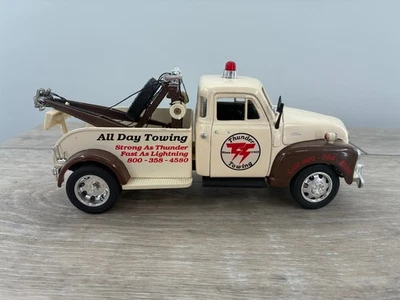 Vintage Chevrolet Chevy 1953 Wrecker 1:24 Scale Model Tow Truck Thunder Towing - Image 1 of 4