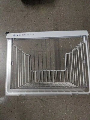 WR32X10602 GE Frigorífico Congelador Cesta Congelación Rápida Frontal y Cesta Foto 1 de 2