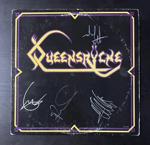 Queensryche LP omonimo firmato da 4 Tate Wilton Jackson vinile autografato - Foto 1 di 4