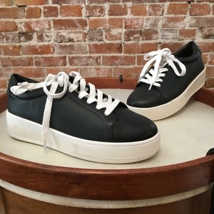 steve madden black tennis shoes