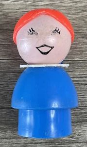 Vintage Fisher Price little people Toy girl mom blue dress red hair 192/969 - Picture 1 of 4