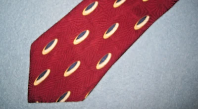 Corbata de seda roja Bill Blass 5918 Foto 1 de 2