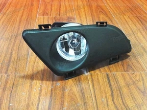 Faro antiniebla parachoques delantero derecho con bisel de cubierta de bombilla para Mazda 6 2003-2005 - Imagen 1 de 3