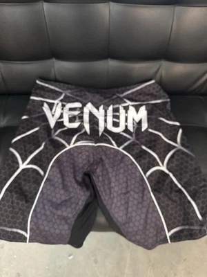 Pantalones cortos de MMA Venum para hombre talla 33 Foto 1 de 2