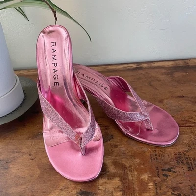 复古 Y2K 中跟鞋 丁字鞋 粉色 金属色 Coquette Clubwear Rampage — 第 1/4 张图片