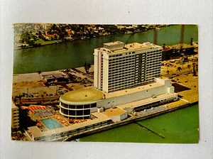 c1971 The New Hilton Plaza Hotel, Miami Beach, Fla. Vintage Postcard - Picture 1 of 2