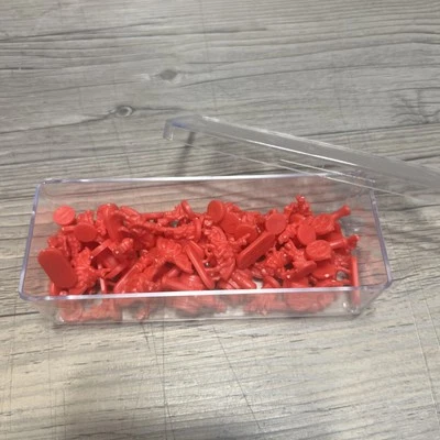 Juego de mesa Risk 1993 piezas de repuesto 59 miniaturas del ejército rojo Foto 1 de 3