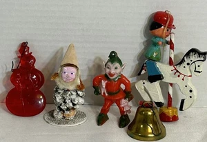 (5) Adornos navideños vintage: elfo de cono de pino, elfo siniestro, muñeco de nieve de plástico - Imagen 1 de 7