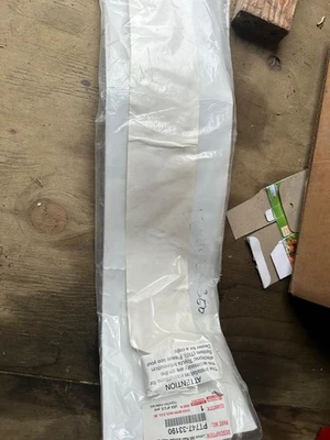 Apliques de parachoques trasero OEM 2019-2024 Lexus ES250 ES300h ES350 PT747-33190 Foto 1 de 2