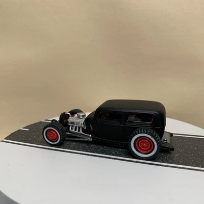 2006 Hot Wheels Custom Classics ‘32 Ford Sedan Black Matte w/Red Wheels 1:50 NM - Image 1 of 4