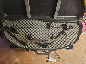 Whitetail Hunter Branded Right Handed Bow - High Quality Recurve Compound Bow - Picture 1 of 4