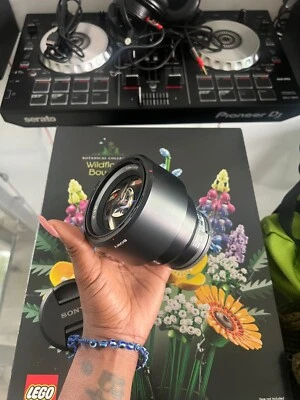 Sony FE 85mm f/1.8 Telephoto Lens  - Image 1 of 4