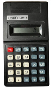 MBO LCD-8 Taschenrechner Retro 80er Vintage Arithmetic Calculator 1985 Nostalgie - Afbeelding 1 van 6