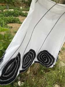 White Cotton Skirt With Black Appliqué Size Large/Extra Large Art To Wear NWOT - Picture 1 of 5