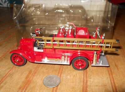 1926 Ford Model T Fire Truck Replica Signature Models Chicago Fire Dept. 1/32 - Image 1 of 4