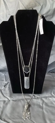 Collar de cadena Chico’s tono plata 3 longitud ajustable con colgante y borla #1190 Foto 1 de 4