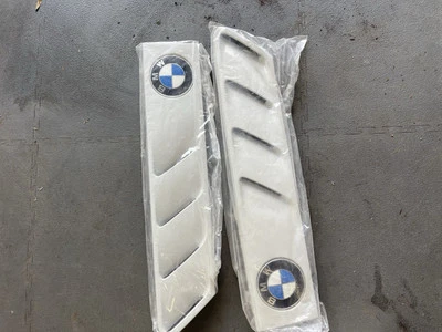 BMW Z3 Side Grille Set x 2 Red Official Part No: 82149406190 - New & Boxed - Image 1 of 4