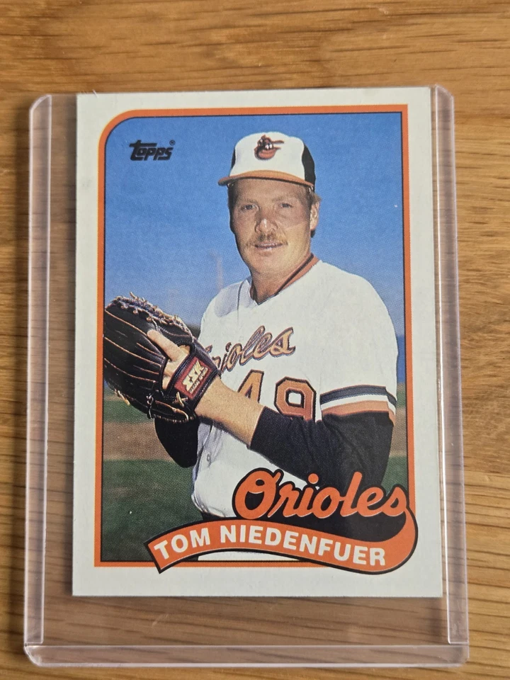 1989 Topps - Tom Niedenfuer #651 - Image 1 of 2