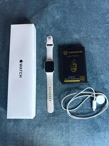 Apple Watch Series SE GEN2 40mm Starlight Aluminum Starlight sport band (M/L) - Photo 1 sur 13