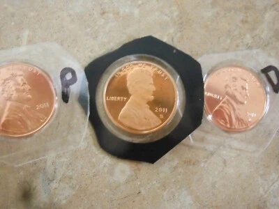 2011 - P D S - 1 proof Penny & 2 Pennys uncirculated in mint cello wrap b6 - Image 1 of 4