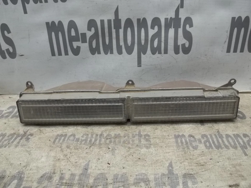 1976-1979 CADILLAC SEVILLE OEM LEFT FRONT PARK PARKING LIGHT TURN SIGNAL LAMP - Image 1 of 4