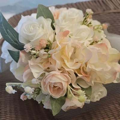 Ramo de boda nupcial blanco (marfil), rosa claro imitación flor hecho a mano Foto 1 de 4