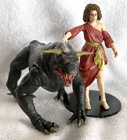 DANA BARRETT & ZUUL TERROR DOG • PLASMA SERIES • 1984 GHOSTBUSTERS Cover