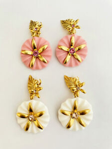 OSCAR DE LA RENTA Signed Pink & White Acrylic Flower Clip statement Earrings.
