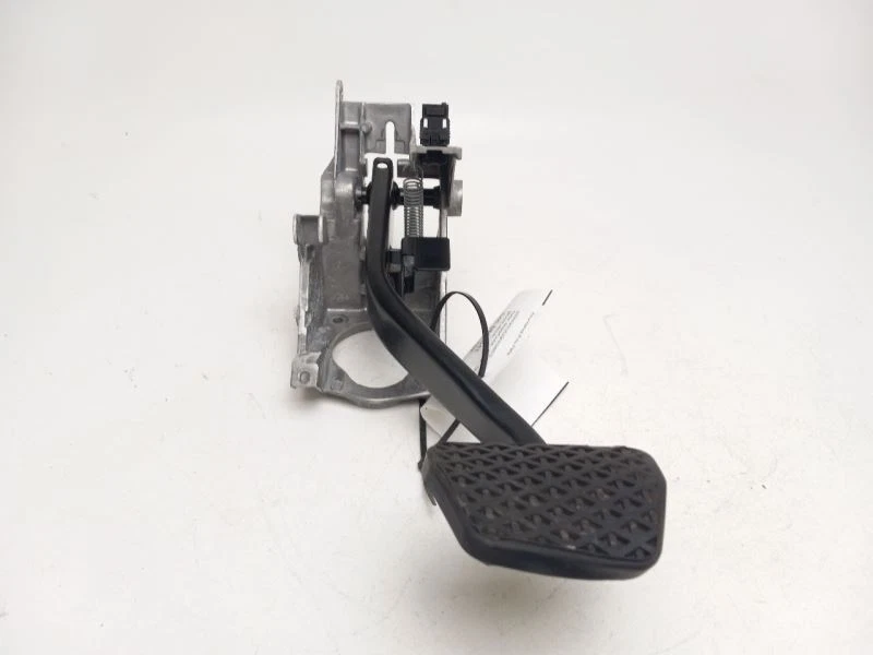 BMW 328I 2011 serie 3 pedal de freno Foto 1 de 4