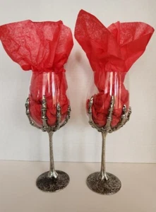 Juego de 2 copas de vino de Halloween de huesos góticos de mano esqueleto - Imagen 1 de 5
