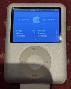 Apple Ipod A1236 Silver 3rd Gen (4 gb) Good Used 634 Songs Bad Battery Christmas - Picture 1 of 3