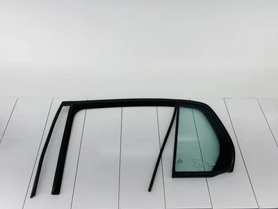 07-09 VOLKSWAGEN GTI PUERTA TRASERA IZQUIERDA LADO CONDUCTOR CUARTO VENTANA CRISTAL Y SELLO OEM Foto 1 de 4