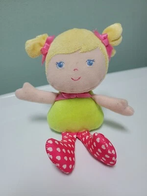 2014 Garanimals Muñeca de Peluche Sonajero Cabello Rubio Ojos Azules Vestido Verde Corazones Rosados Foto 1 de 4