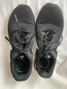 Women's Nike 812655 011 NIKE TANJUN BLACK/WHITE RUNNING Shoes Sneakers Size 8 - Picture 1 of 7