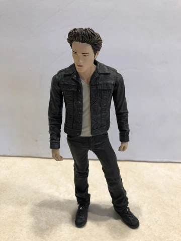 Twilight Saga Vampire Edward Cullen New Moon 2009 NECA Toys Action Figure Cover