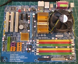 GIGABYTE Motherboard with CPU & Cooler - Zdjęcie 1 z 1
