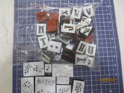 Conjunto de 2 selos de espuma Stampin Up "MÚSICA FALA" E ALFABETO - Imagem 1 de 2