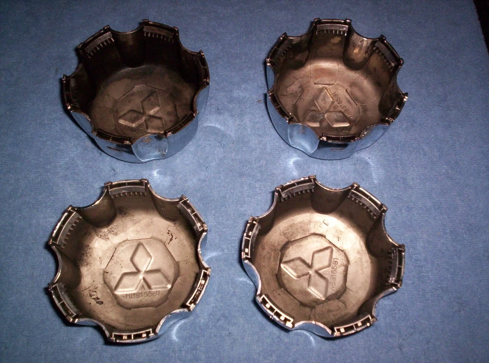 98-04 三菱 Montero Sport 4 铬中心盖 P/N MB816581 — 第 1/1 张图片