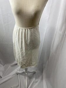 American Beauty vintage half slip Beautiful Embroidery Size Small - Picture 1 of 9