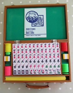 VINTAGE MAH JONG SET IN A CARRY CASE COMPLETE WITH 148 TWO TONE TILES MAH JONGG - Picture 1 of 15