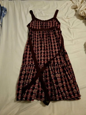 Vestido de sol con patrón rosa y marrón Energie para uso informal para mujer Foto 1 de 3